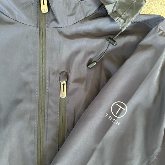 TUMI Tech JACKET Mens NAVY STOW Hood/Jacket Zip-up Windbreaker Water Resistant M - Picture 6 of 16